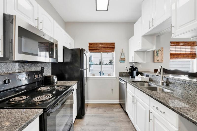 Beachfront Duplex Heated Pool Sleeps 24 - image 19