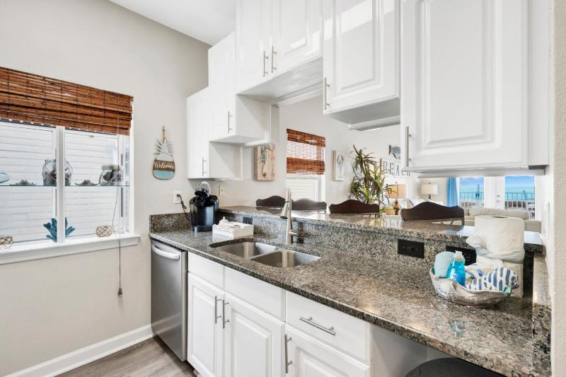 Beachfront Duplex Heated Pool Sleeps 24 - image 25