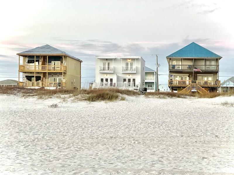 Dolphin View Beachfront Duplex B Pet Friendly - image 15