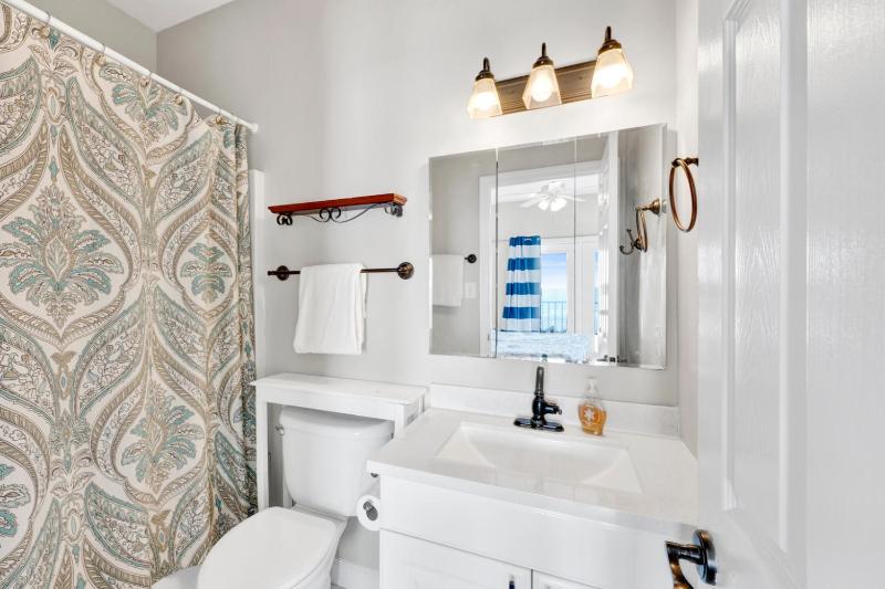 Dolphin View Beachfront Duplex B Pet Friendly - image 7