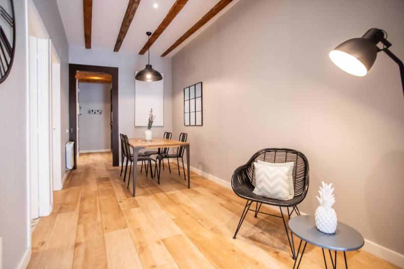 22MAL1074- 2BR and 2BH near sagrada Familia - image 4