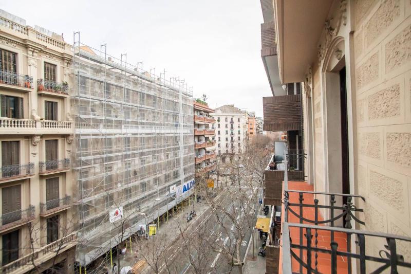 23MAL1075-Beautiful 2BR 2BH near Sagrada Familia - image 10