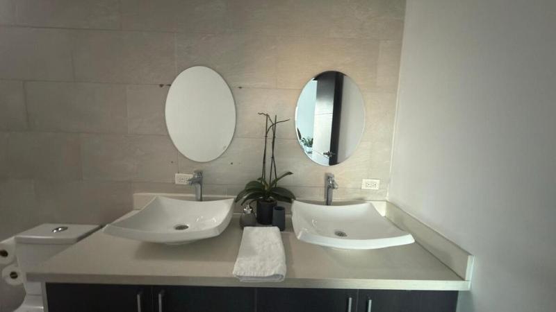 Premium apartment with city views - image 16