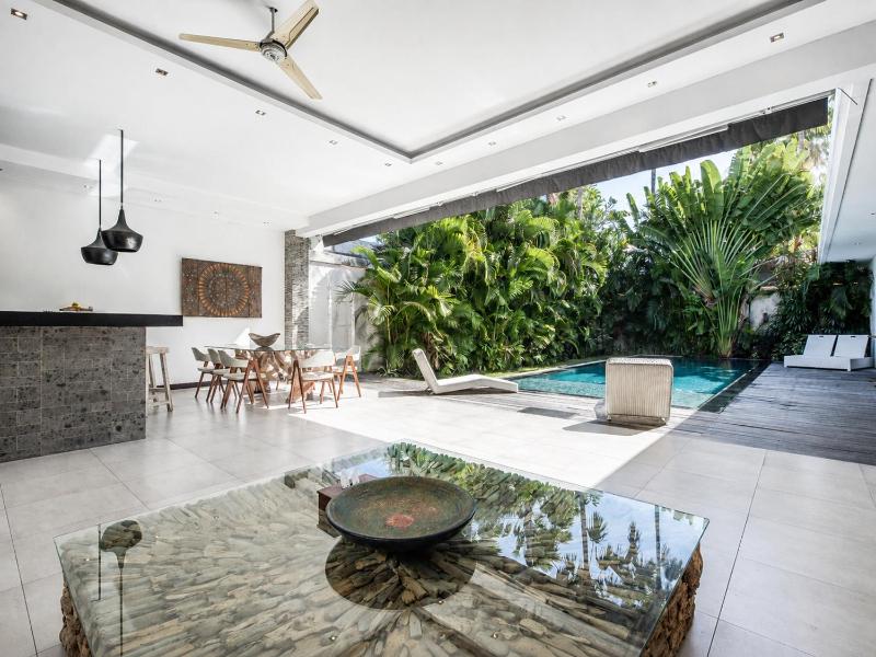 Villa Nala Tropical 3BR Oasis in Seminyak - image 2