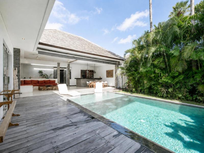 Villa Nala Tropical 3BR Oasis in Seminyak - image 18