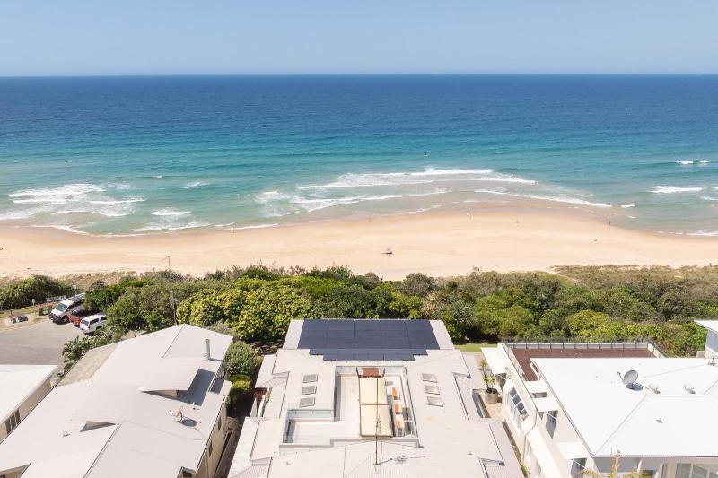 The Beach Shack: Getaway on Sunshine Beach - image 13