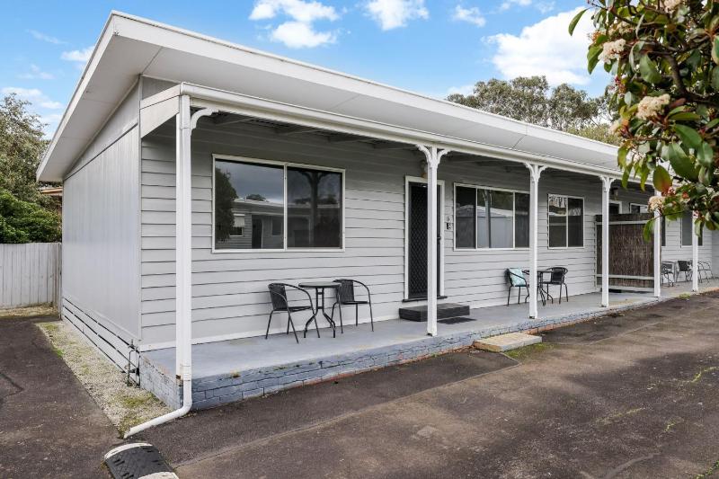 Phillip Island Cottage 6 - image 1