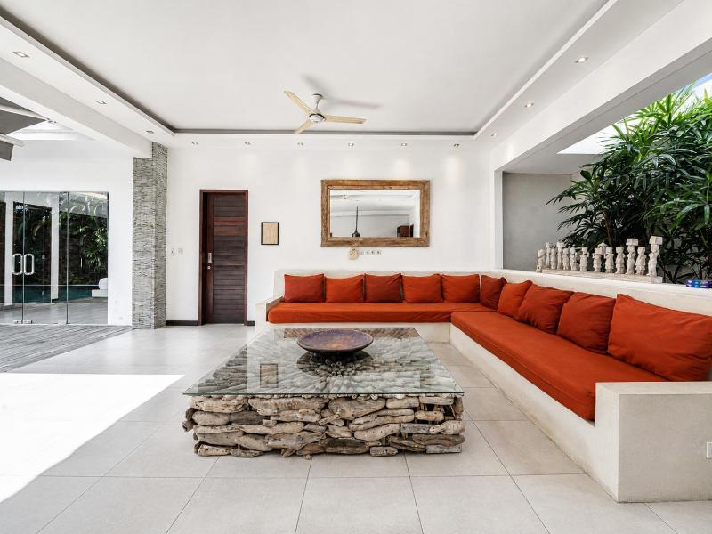 Villa Juna Serene 3BR Hideaway Seminyak - image 9