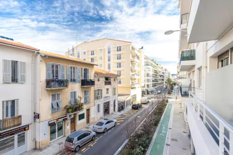 Beautiful 2 bedrooms apartment close to the sea - image 5