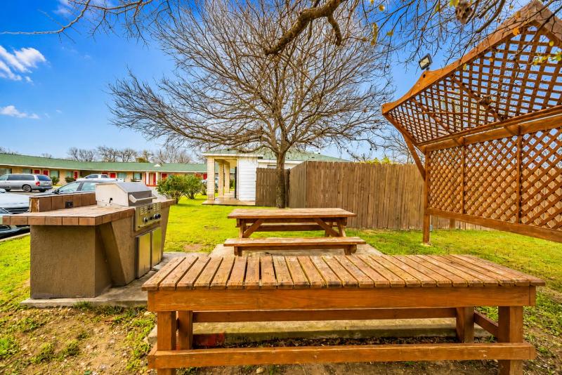 Rose Park Inn & Suites I-10 East San Antonio - image 18