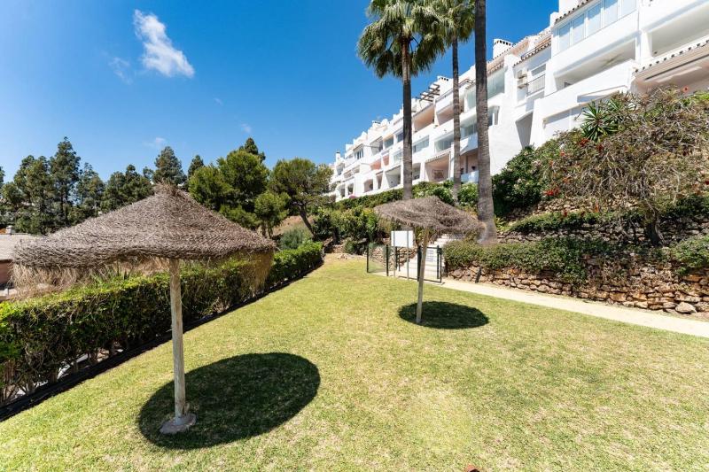 Charming Penthouse in Calahonda with Panoramic views! - image 14