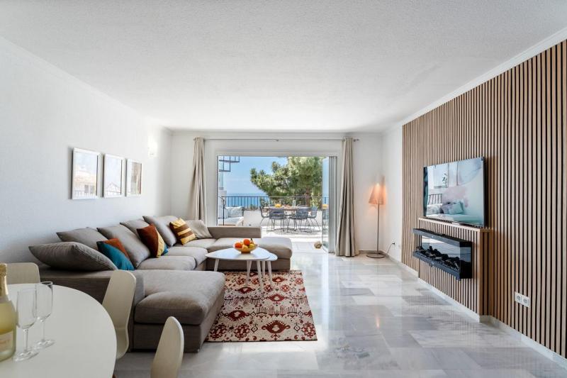 Charming Penthouse in Calahonda with Panoramic views! - image 19