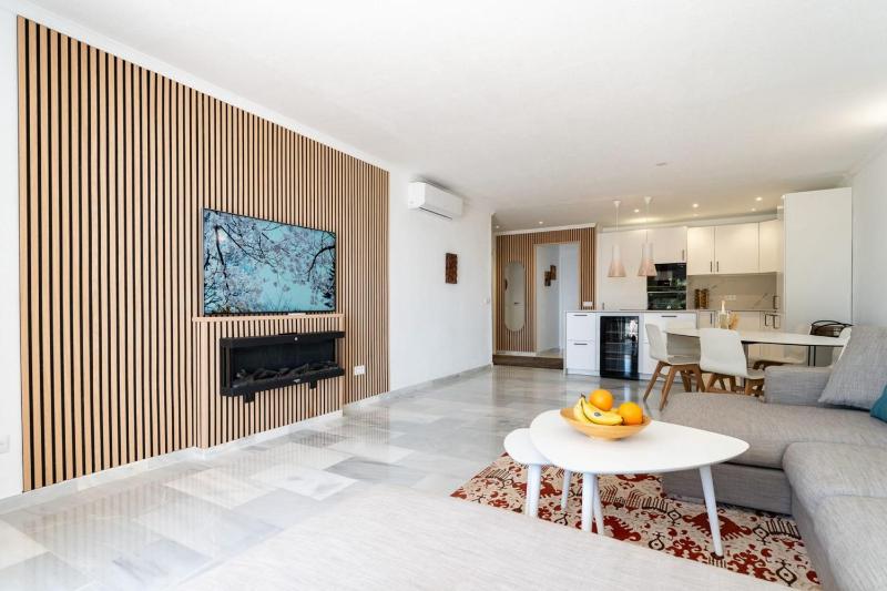 Charming Penthouse in Calahonda with Panoramic views! - image 5