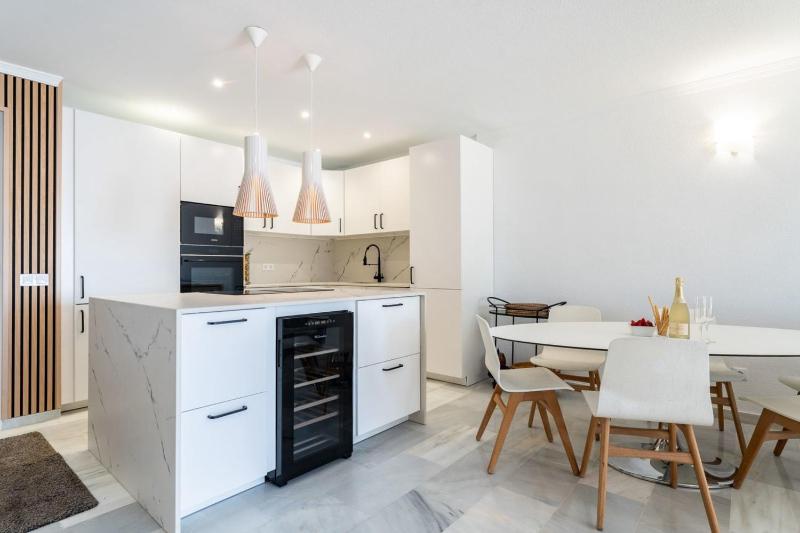 Charming Penthouse in Calahonda with Panoramic views! - image 11