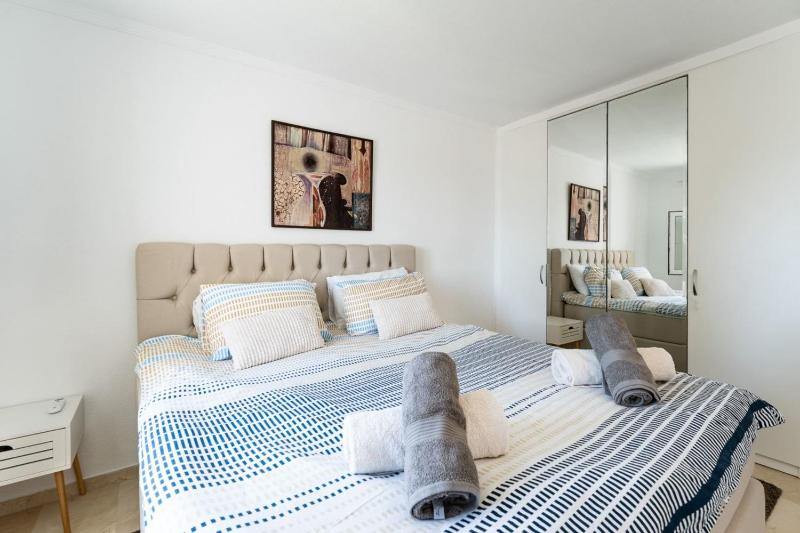 Charming Penthouse in Calahonda with Panoramic views! - image 17