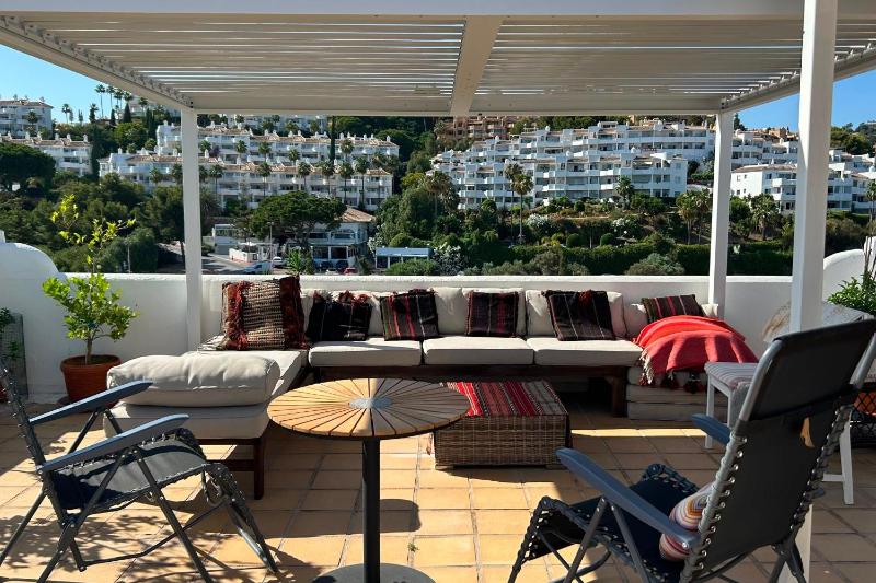Charming Penthouse in Calahonda with Panoramic views! - image 16