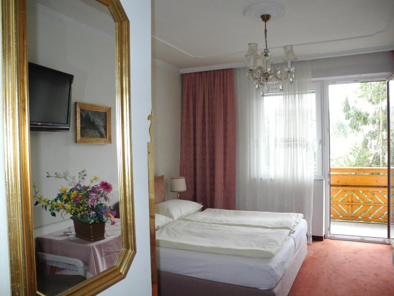 Double Room with Balcony image 2