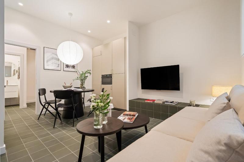 Luxury Renovated Suite - Calle Barco 4 Pax ALQUILER TEMPORAL - image 1