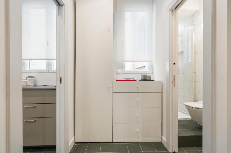 Luxury Renovated Suite - Calle Barco 4 Pax ALQUILER TEMPORAL - image 7