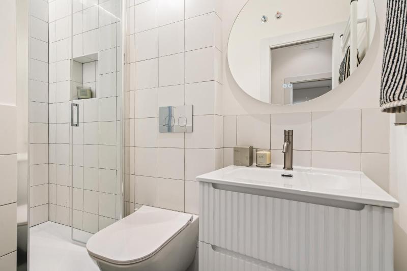 Luxury Renovated Suite - Calle Barco 4 Pax ALQUILER TEMPORAL - image 6