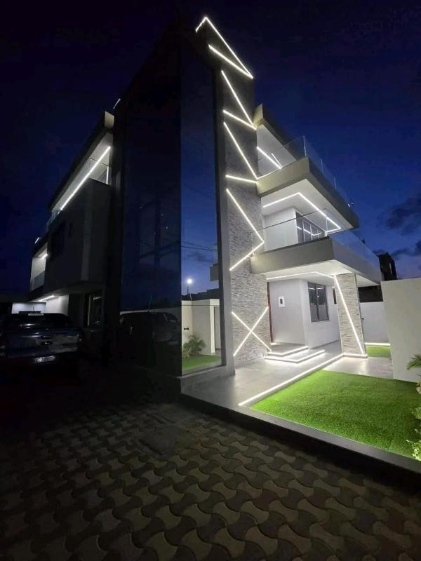 Luxury Modern Residence - image 12