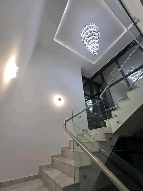 Luxury Modern Residence - image 15
