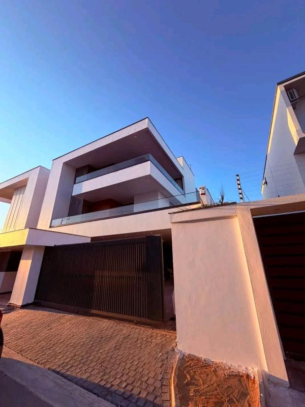 Luxury Executive Residence - image 13
