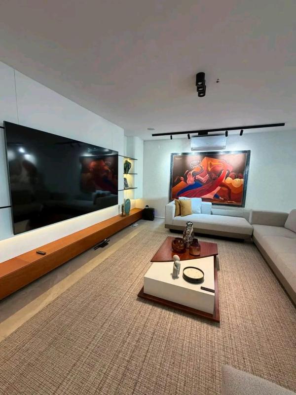 Luxury Executive Residence - image 14