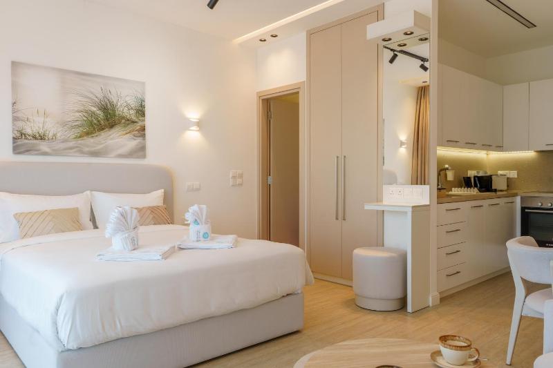 Dinglis Beach Hotel Apartments - image 3