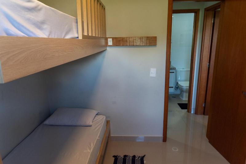 Apto com Garagem a 600m da Praia das Toninhas - image 19