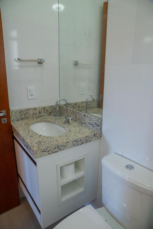 Apto com Garagem a 600m da Praia das Toninhas - image 4