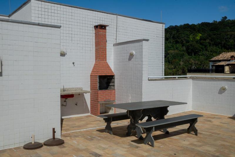 Apto com Garagem a 600m da Praia das Toninhas - image 13