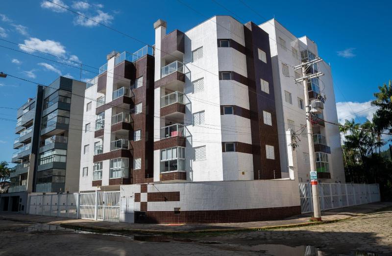 Apto com Garagem a 600m da Praia das Toninhas - image 23