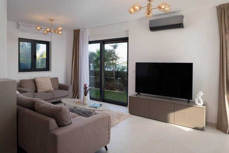 Villa Palm Bay 2 heated pool - 10 m from the sea - image 11
