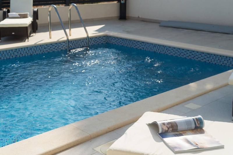Villa Palm Bay 2 heated pool - 10 m from the sea - image 39