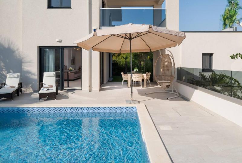 Villa Palm Bay 2 heated pool - 10 m from the sea - image 9