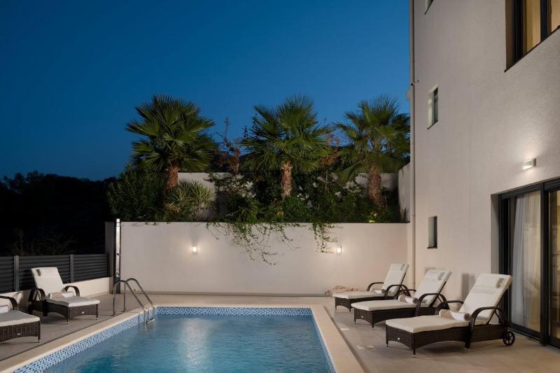 NEW ! Villa Palm Bay 1 & 2 with two heated pool - near sea - image 42