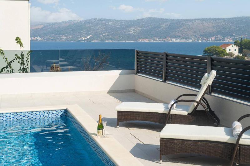 NEW ! Villa Palm Bay 1 & 2 with two heated pool - near sea - image 34