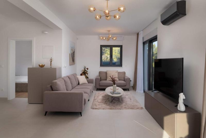 NEW ! Villa Palm Bay 1 & 2 with two heated pool - near sea - image 39