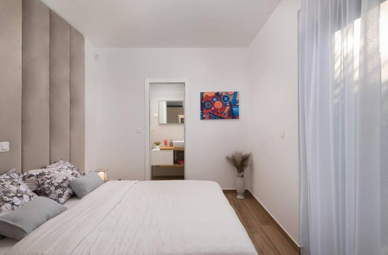 NEW ! Villa Palm Bay 1 & 2 with two heated pool - near sea - image 5