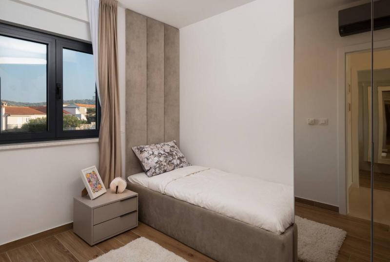 NEW ! Villa Palm Bay 1 & 2 with two heated pool - near sea - image 15