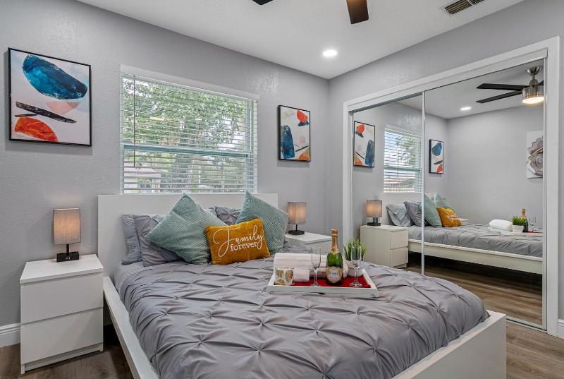 2BR Apt 5 Min to Busch Gardens Unit A Sleeps 6 Remodeled Tampa - image 20