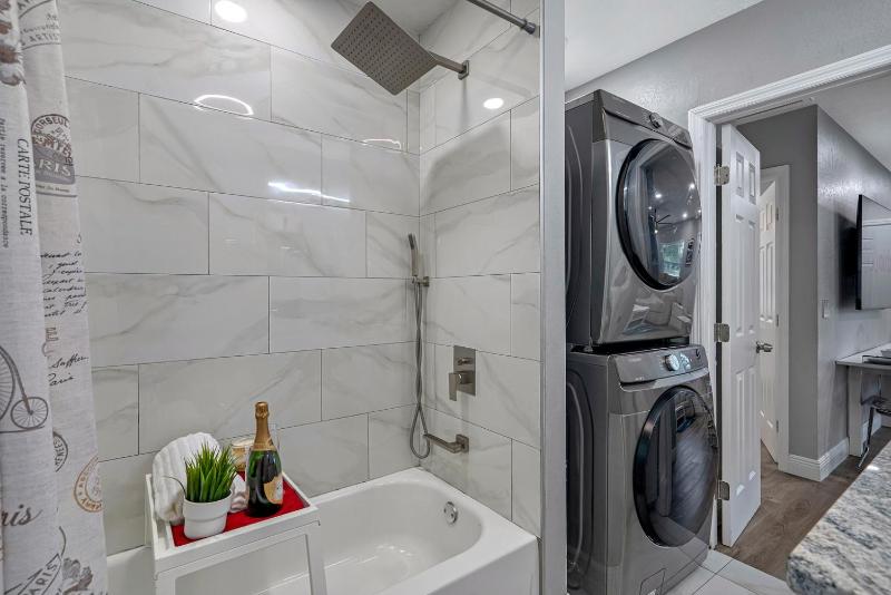 2BR Apt 5 Min to Busch Gardens Unit A Sleeps 6 Remodeled Tampa - image 30