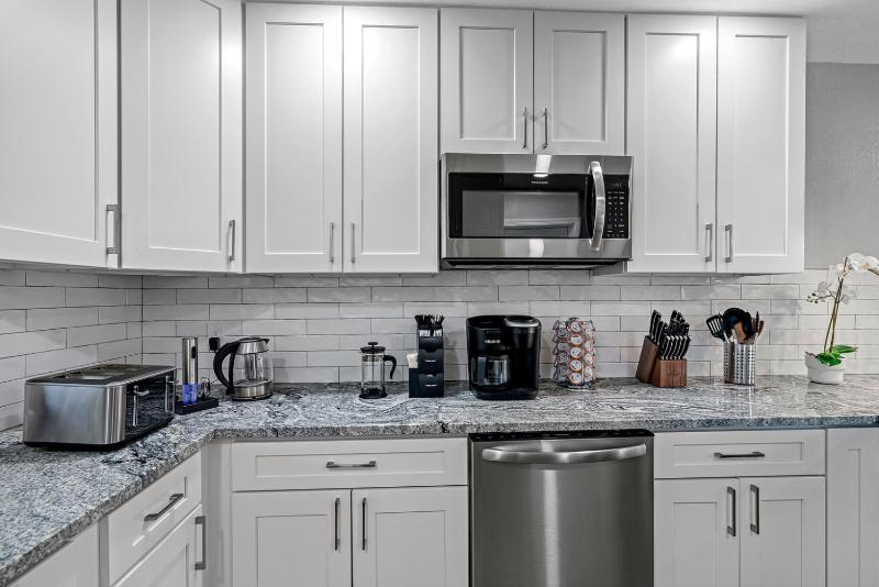 2BR Apt 5 Min to Busch Gardens Unit A Sleeps 6 Remodeled Tampa - image 27