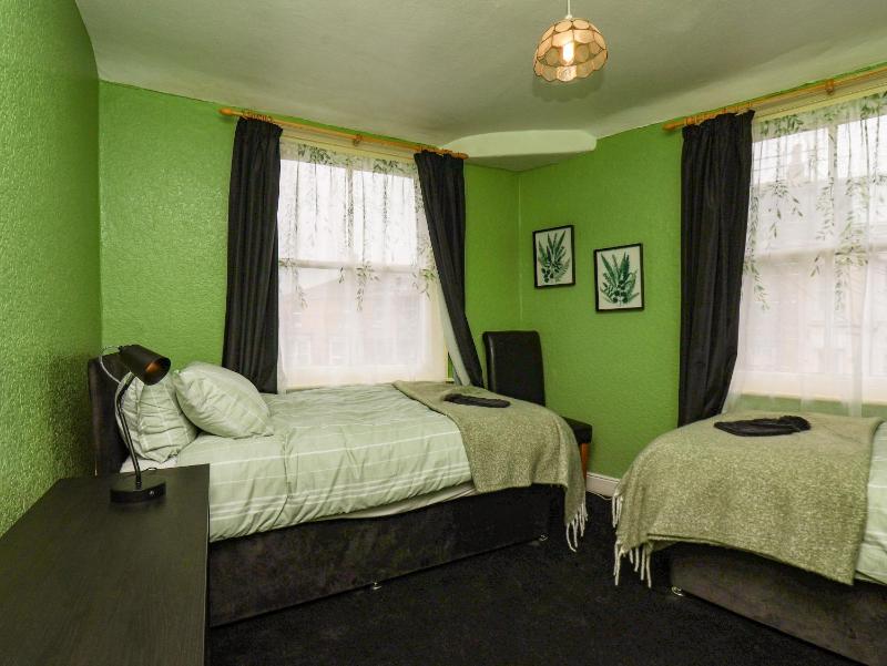 74 Trafalgar Square La Maisonette - image 16
