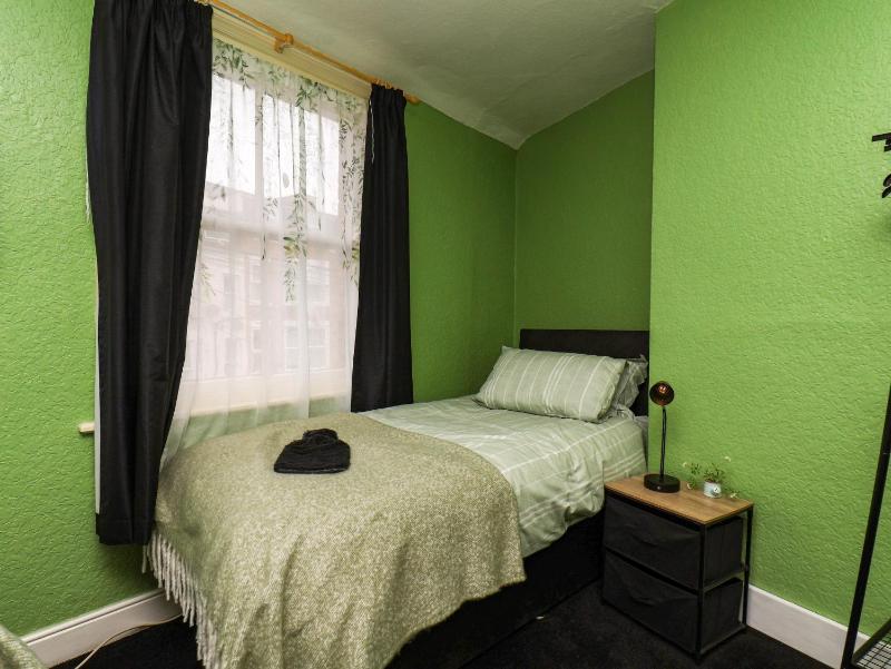 74 Trafalgar Square La Maisonette - image 11