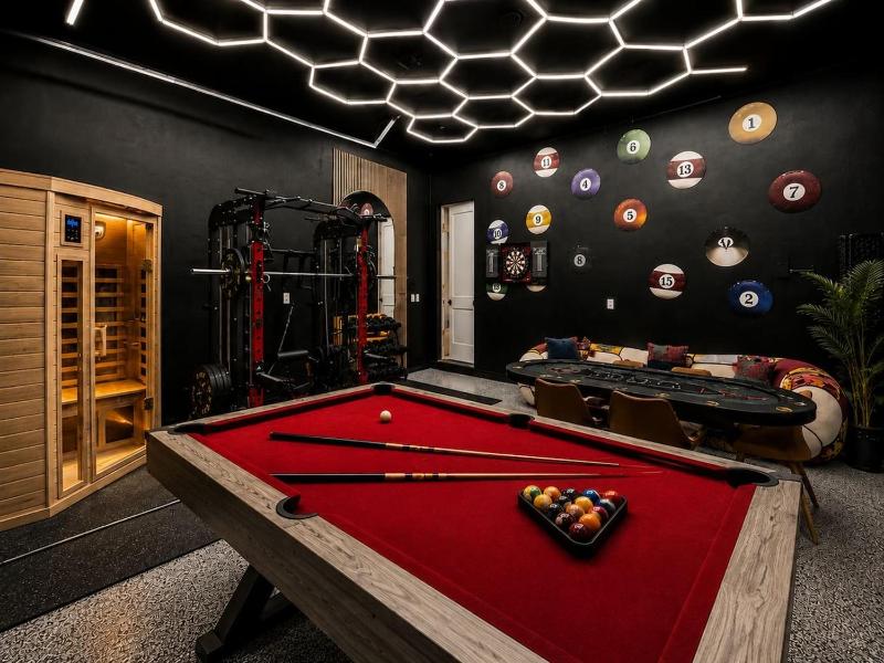 Luxe Villa with Pool Spa Sauna Games Sleeps 20 - image 15