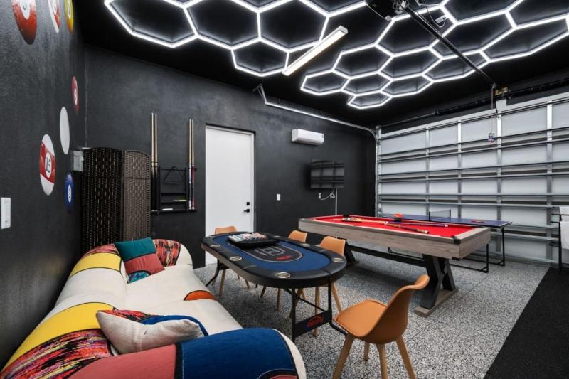 Luxe Villa with Pool Spa Sauna Games Sleeps 20 - image 22