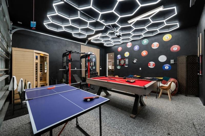 Luxe Villa with Pool Spa Sauna Games Sleeps 20 - image 16