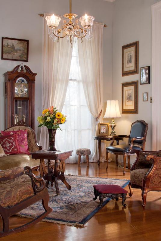 HH Whitney House - A Bed & Breakfast on the Historic Esplanade - image 11